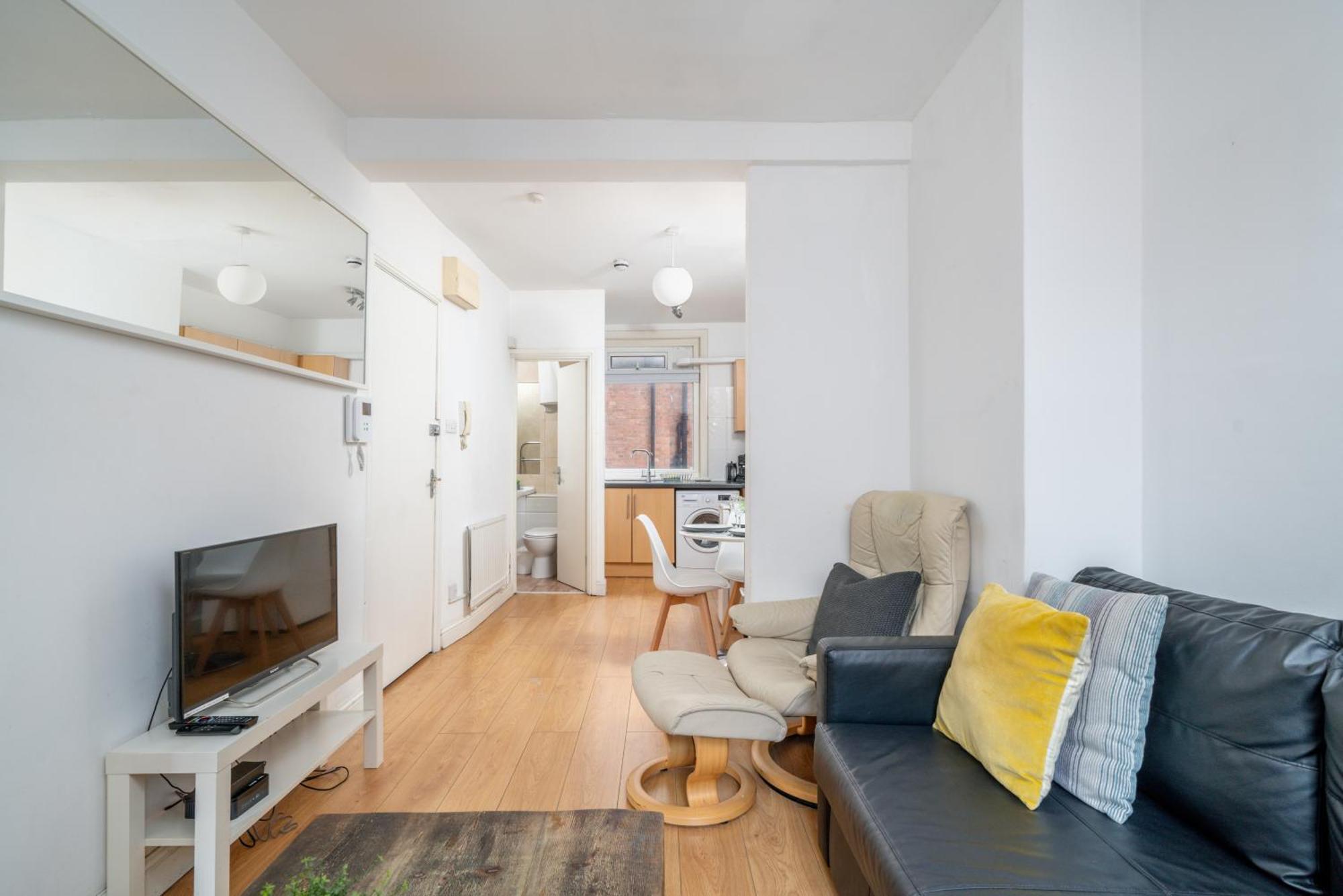 Carnaby & Oxford Street - Central Soho - One Bedroom - Double Bed & Sofabed London Exterior photo