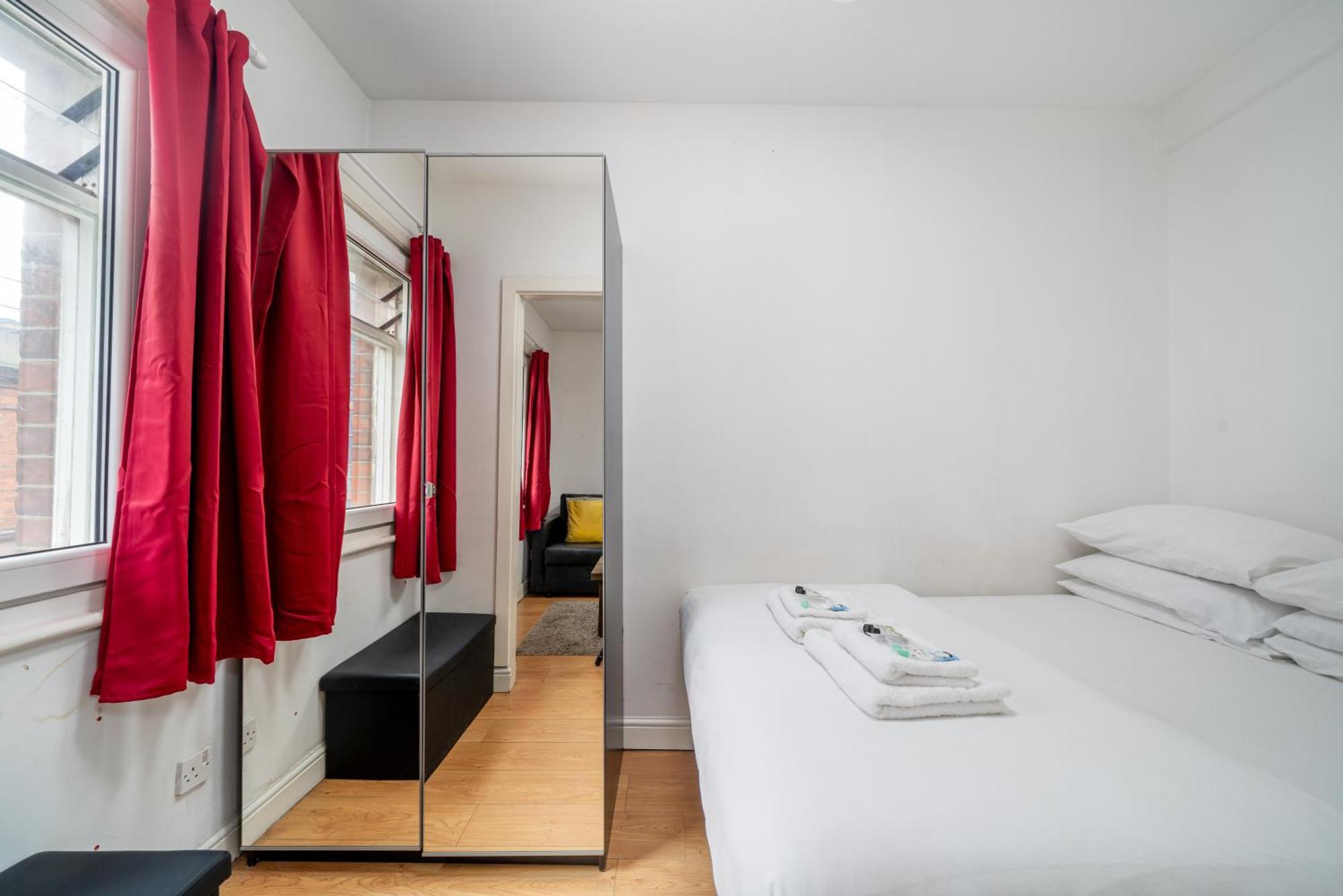 Carnaby & Oxford Street - Central Soho - One Bedroom - Double Bed & Sofabed London Exterior photo
